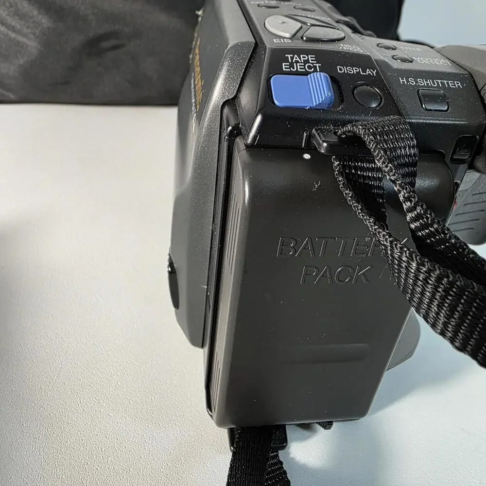 Panasonic PV-D496D Camcorder VHSC 22x Digital 16x Optical Zoom w/Extras TESTED